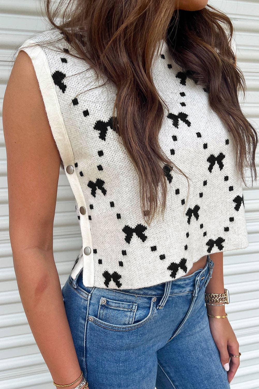 White Bow Pattern Buttoned Side Cropped Sweater Vest - Small