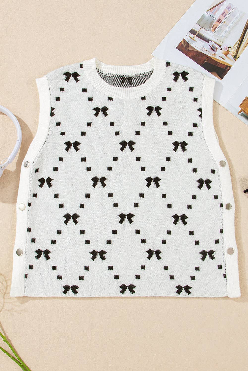 White Bow Pattern Buttoned Side Cropped Sweater Vest - Small