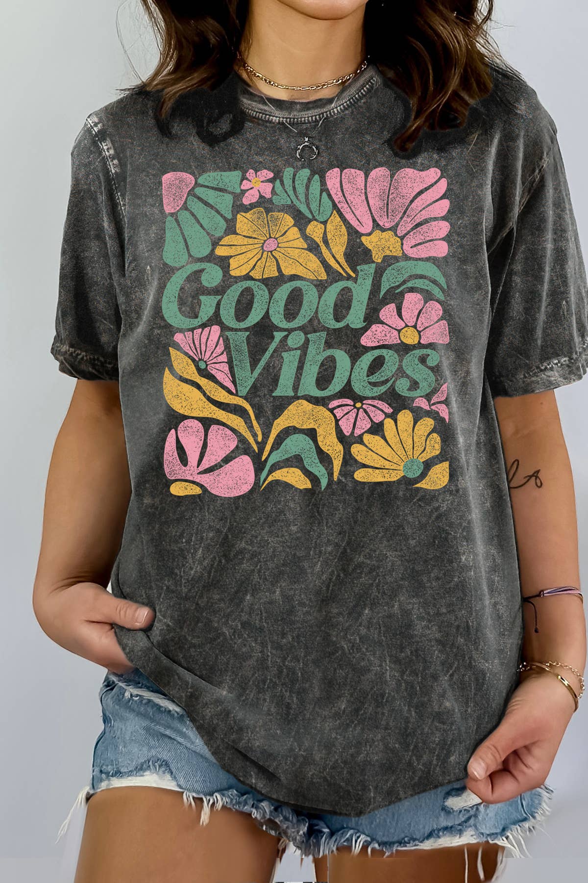 GOOD VIBES - Mineral Wash Tee