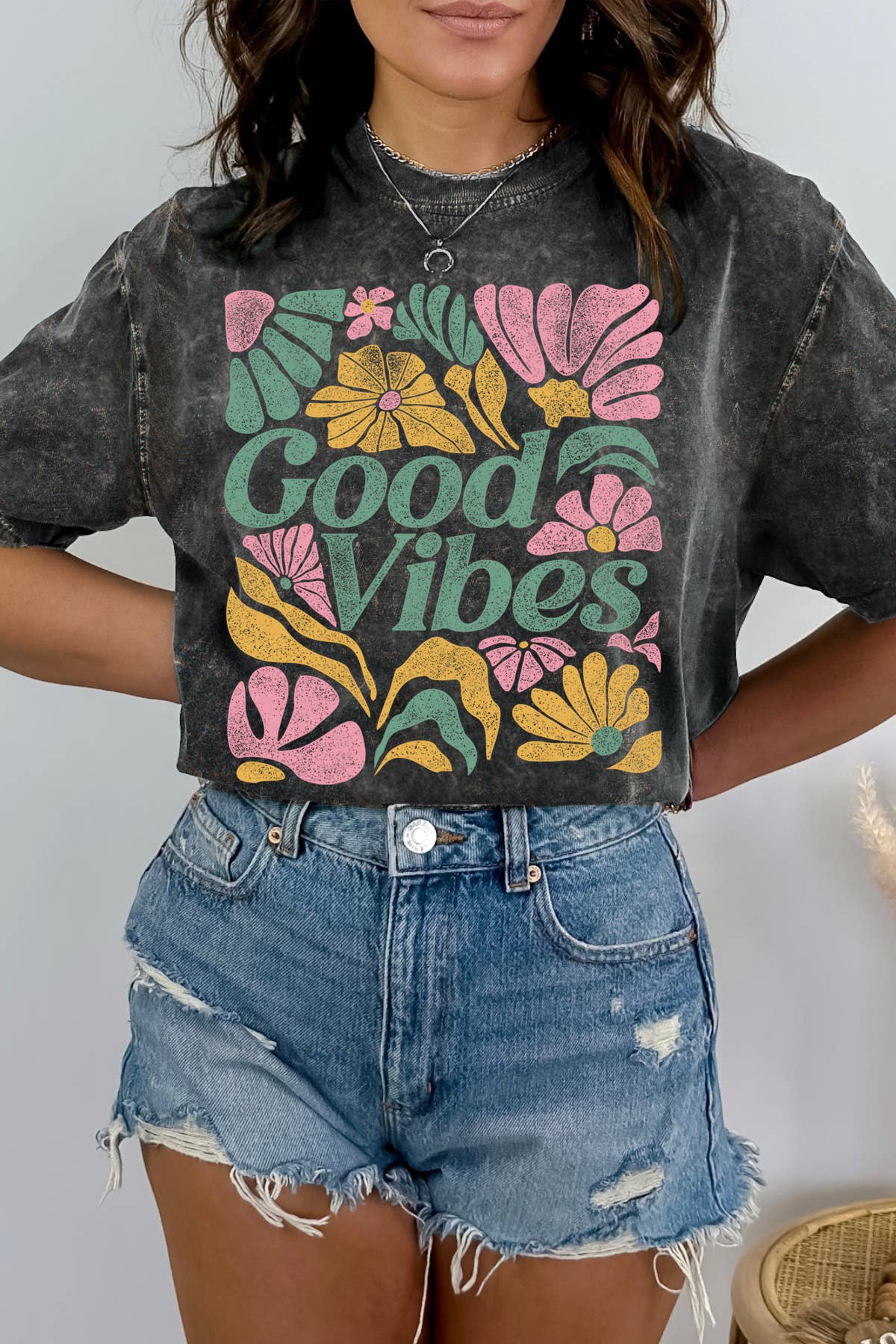 GOOD VIBES - Mineral Wash Tee
