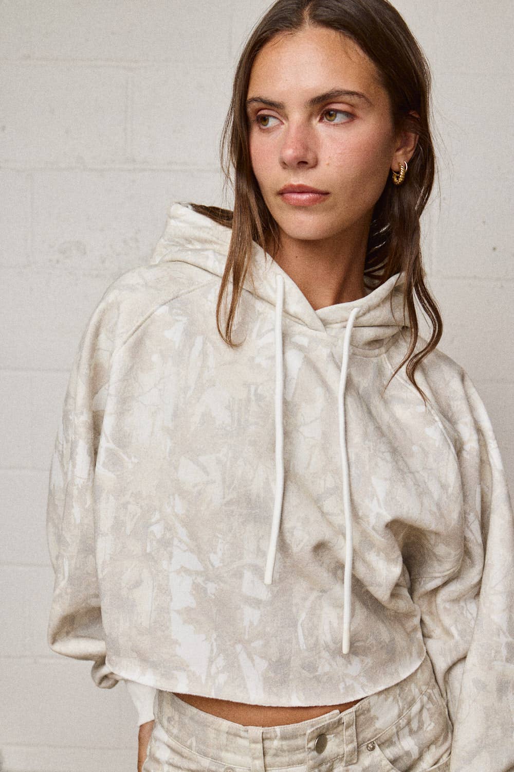 CAMO CROPPED HOODIE