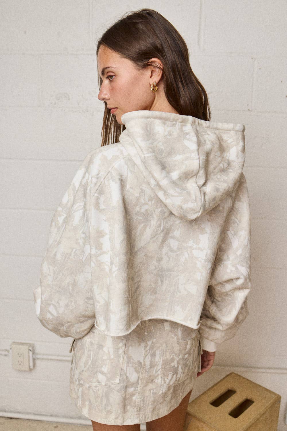CAMO CROPPED HOODIE