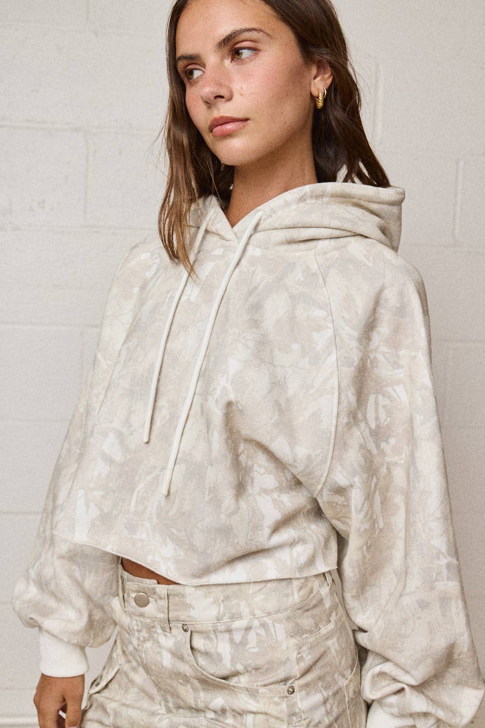 CAMO CROPPED HOODIE