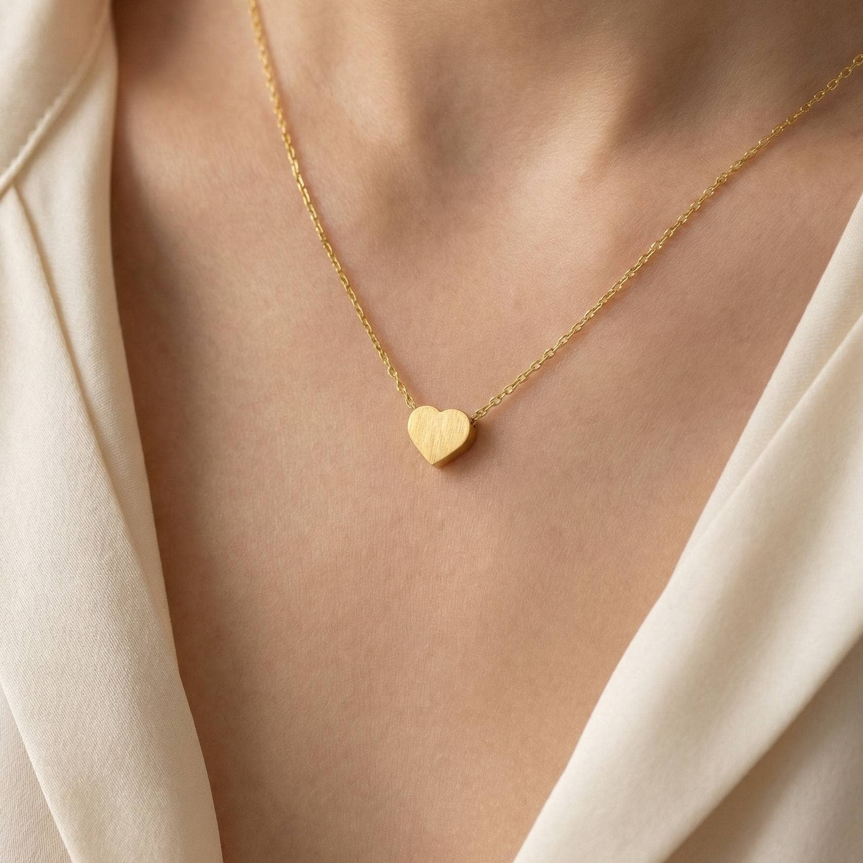Dainty Heart Pendant Necklace: R