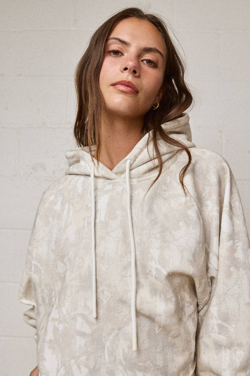 CAMO CROPPED HOODIE