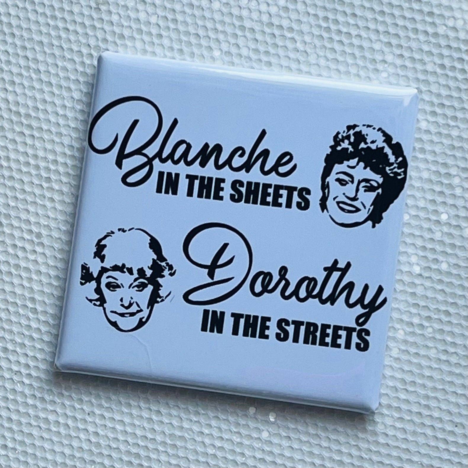 GOLDEN GIRLS FUNNY MAGNET - BLANCHE IN THE SHEETS, DOROTHY IN THE STREETS