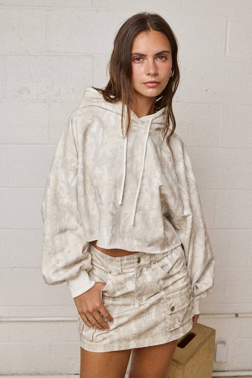 CAMO CROPPED HOODIE
