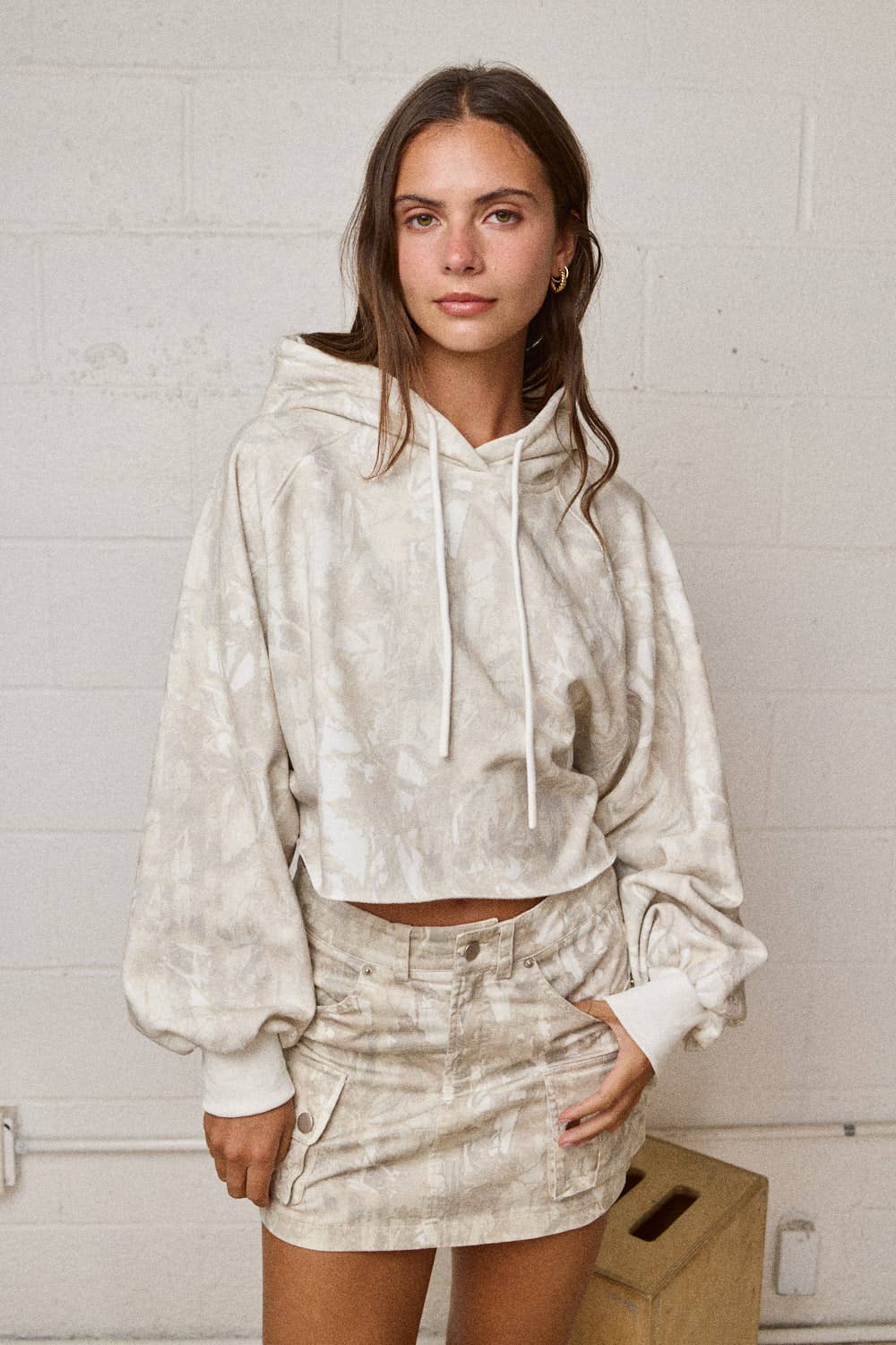 CAMO CROPPED HOODIE